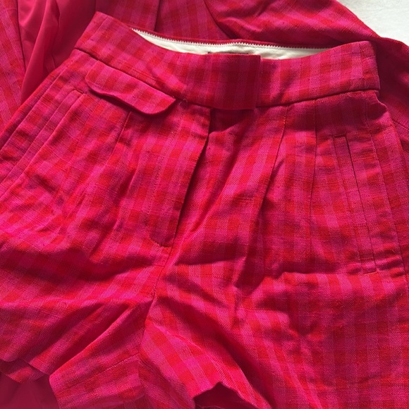 Stylish Red Blazer and Shorts Set - Picture 4 of 6